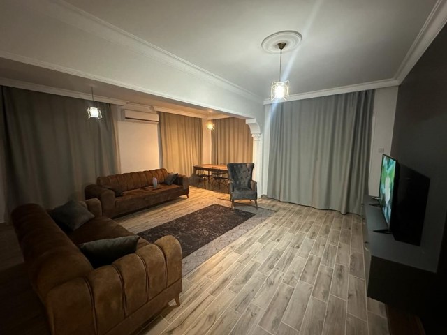 GİRNE MERKEZDE 3+1  GENİŞ 145M2 SATILIK DAİRE