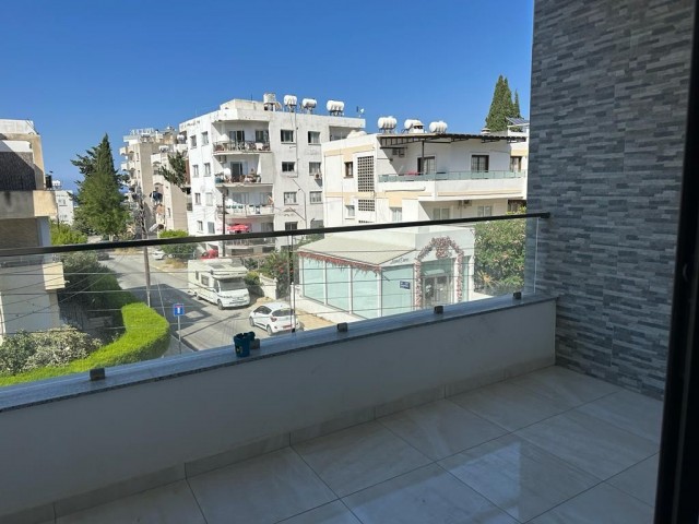 Komplett möblierte 2+1-Wohnung zum Verkauf im Zentrum von Kyrenia