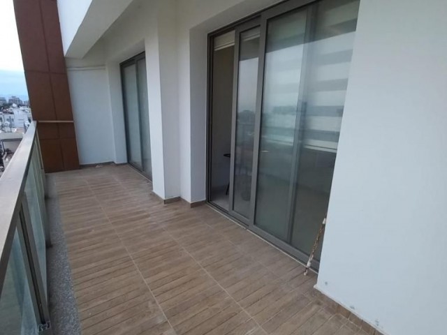 Girne merkezde dağ deniz manzaralı lüx 3+1 penthouse