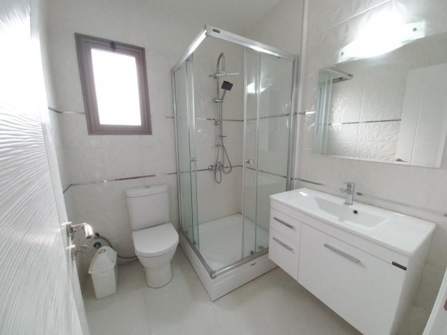 Girne merkezde dağ deniz manzaralı lüx 3+1 penthouse