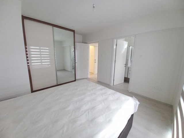 Girne merkezde dağ deniz manzaralı lüx 3+1 penthouse