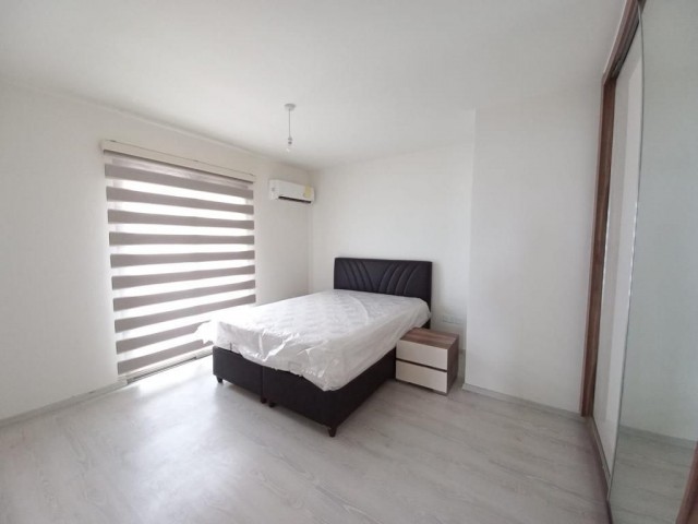 Girne merkezde dağ deniz manzaralı lüx 3+1 penthouse