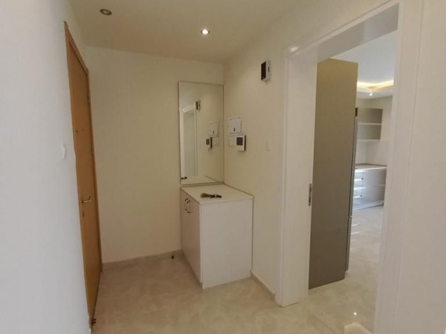 Girne merkezde dağ deniz manzaralı lüx 3+1 penthouse