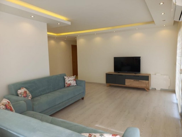 Girne merkezde dağ deniz manzaralı lüx 3+1 penthouse