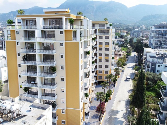 2+1 PENTHOUSE ZUM VERKAUF IM ZENTRUM VON KYRENIA MIT PERFEKTEM BERG- UND MEERBLICK