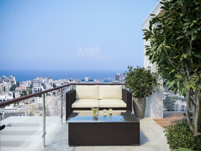 2+1 PENTHOUSE ZUM VERKAUF IM ZENTRUM VON KYRENIA MIT PERFEKTEM BERG- UND MEERBLICK