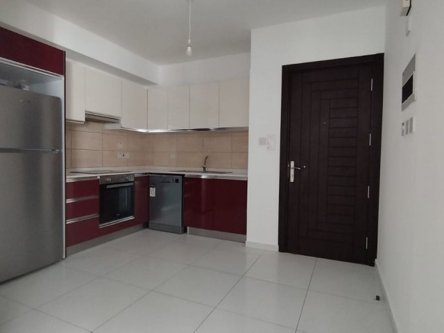 GİRNE MERKEZDE DENİZ MANZARALI 3+1 SATILIK  DAİRE