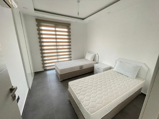 Girne merkezde dağ deniz manzaralı lüx 3+1 penthouse