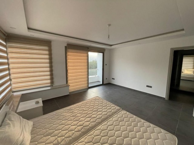 Girne merkezde dağ deniz manzaralı lüx 3+1 penthouse