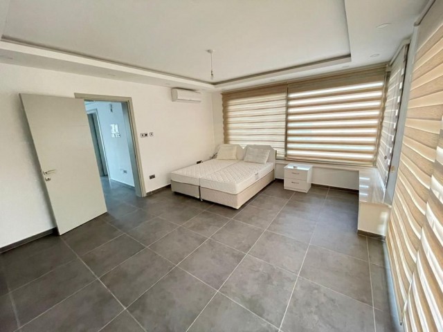 Girne merkezde dağ deniz manzaralı lüx 3+1 penthouse