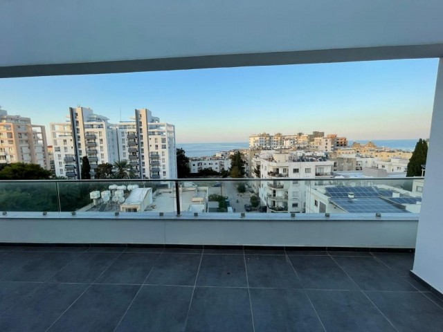 Girne merkezde dağ deniz manzaralı lüx 3+1 penthouse