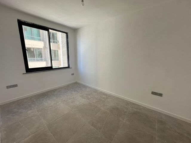 GİRNE MERKEZDE 2+1 MUKEMMEL DENİZ DAG MANZARALI SATILIK DAİRE