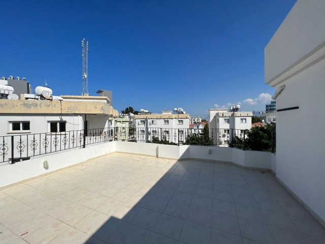 GİRNE MERKEZDE 3+1 FULL EŞYALI TÜRK KOÇANLI SATILIK PENTHOUSE