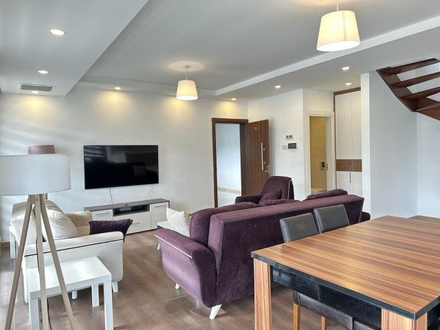 Luxuriös möbliertes 3+1-Penthouse in einem Komplex im Zentrum von Kyrenia