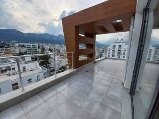 Luxury 3+1 penthouse with mountain sea view in the center of Kyrenia