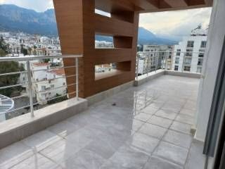 Luxury 3+1 penthouse with mountain sea view in the center of Kyrenia