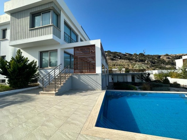 LUXUSMÖBLIERTE 7+2-VILLA MIT POOL ZU VERMIETEN IN GIRNE ESENTEPE