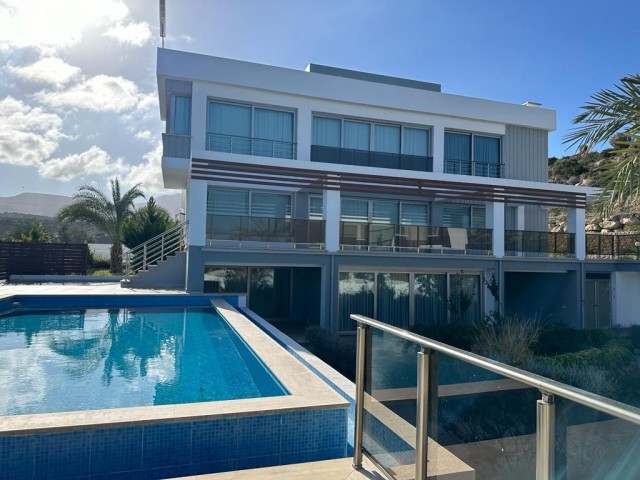 LUXUSMÖBLIERTE 7+2-VILLA MIT POOL ZU VERMIETEN IN GIRNE ESENTEPE