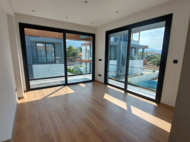 MÖBLIERTE 4+1 VILLA ZUM VERKAUF IN GIRNE ÇATALKÖY