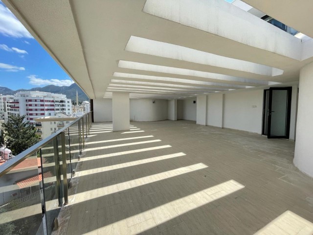 LUXUSMÖBLIERTES 2+1-PENTHOUSE ZU VERMIETEN IM KYRENIA CENTER INNERHALB DES GELÄNDES