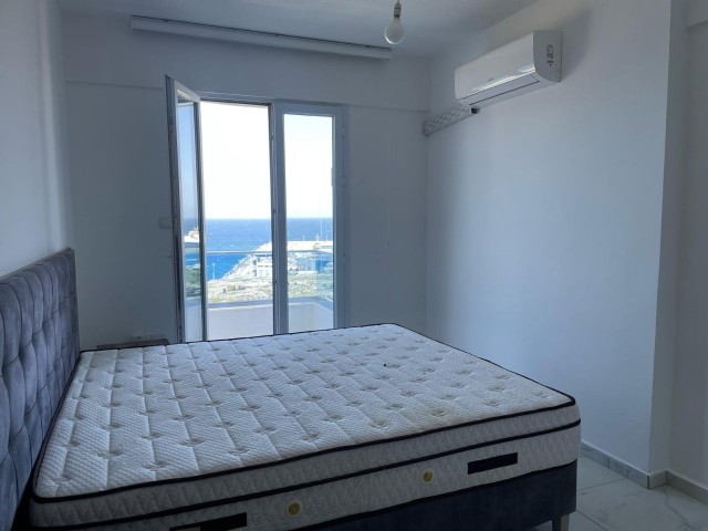 GERÄUMIGE 2+1-WOHNUNG MIT MEERBLICK IM ZENTRUM VON KYRENIA ZU VERMIETEN