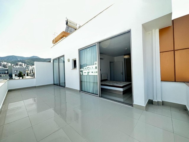 GİRNE MERKEZDE FULL EŞYAL 2+1 KİRALIK PENTHOUSE