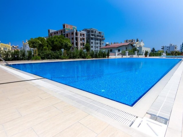 Fully furnished 2+1 flat for rent in a complex with a pool in the center of Kyrenia