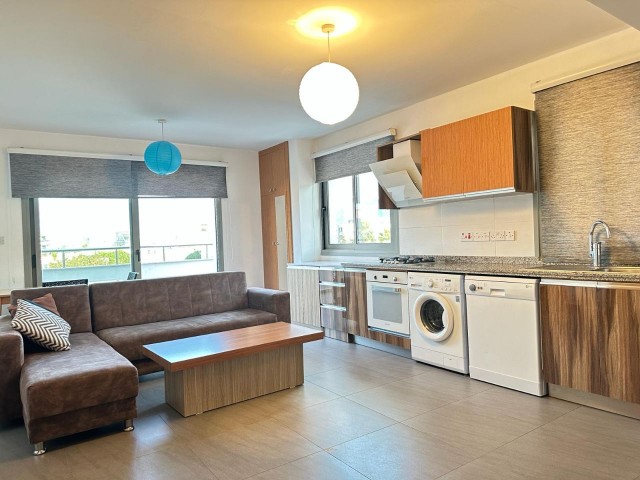 Komplett möbliertes 2+1-Penthouse zur Miete im Zentrum von Kyrenia