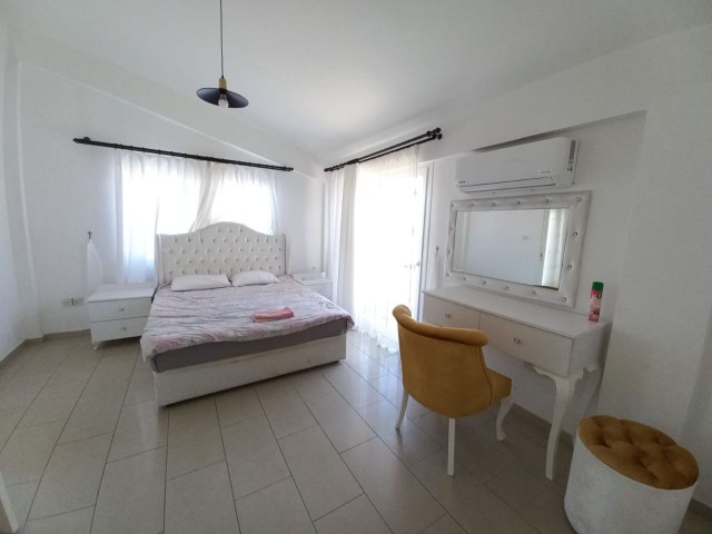 Girne esentepe bölgesinde full eşyalı 4+1 kiralık villa