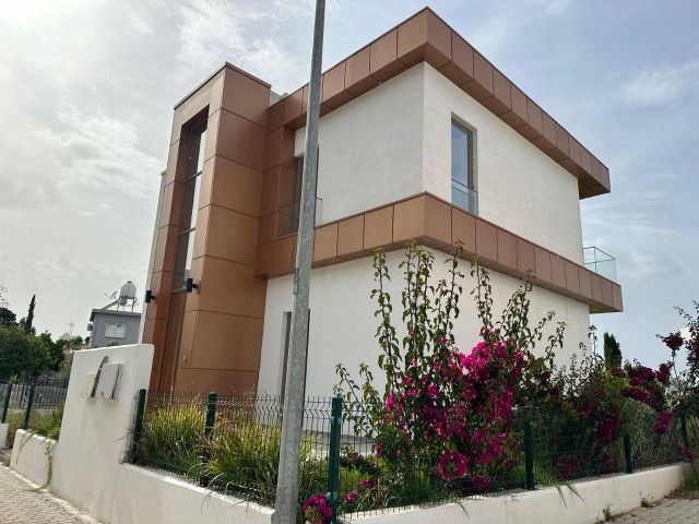 LUXUSMÖBLIERTE 3+1-VILLA ZU VERMIETEN IN GIRNE OZANKÖY