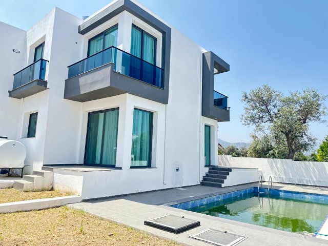 NEU MÖBLIERTE 3+1 VILLA MIT POOL IN GIRNE OZANKÖY