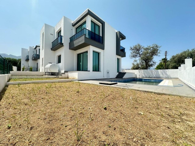 NEU MÖBLIERTE 3+1 VILLA MIT POOL IN GIRNE OZANKÖY