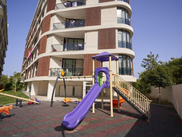 Роскошная меблированная квартира 2+1 в комплексе с бассейном в центре Кирении