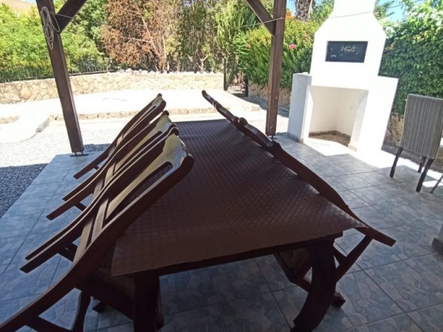 GIRNE OZANKÖY 3+1 VILLA WITH GARDEN AND SHARED POOL