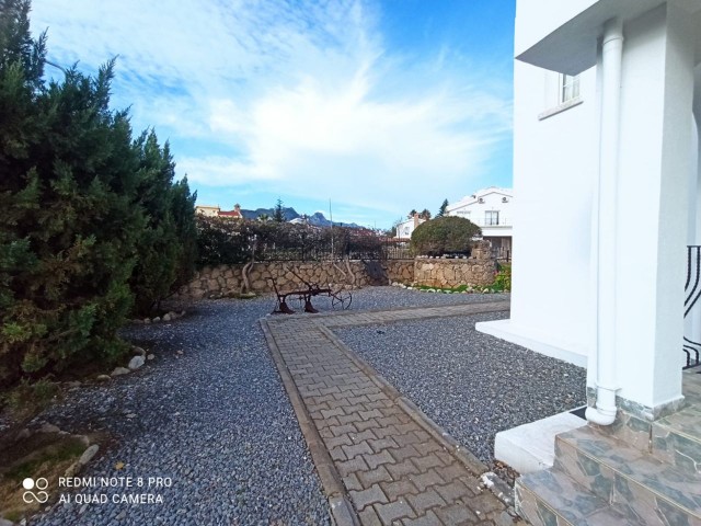 GIRNE OZANKÖY 3+1 VILLA MIT GARTEN UND GEMEINSCHAFTSPOOL