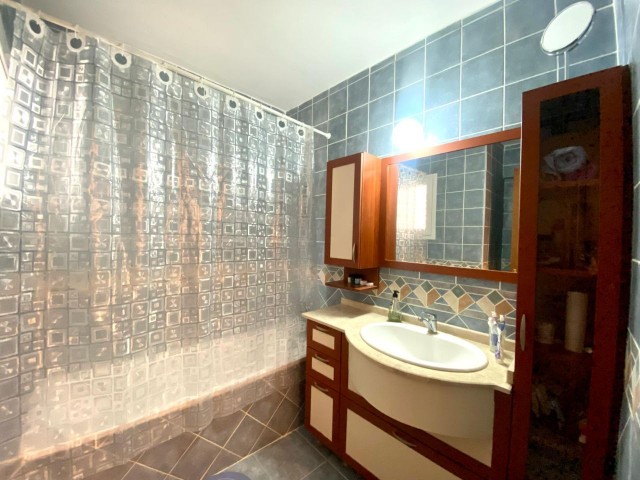 Furnished 3+1 flat in a complex with a pool in the center of Kyrenia