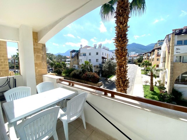 Furnished 3+1 flat in a complex with a pool in the center of Kyrenia