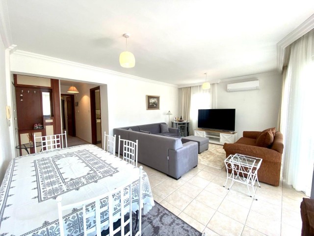 Furnished 3+1 flat in a complex with a pool in the center of Kyrenia