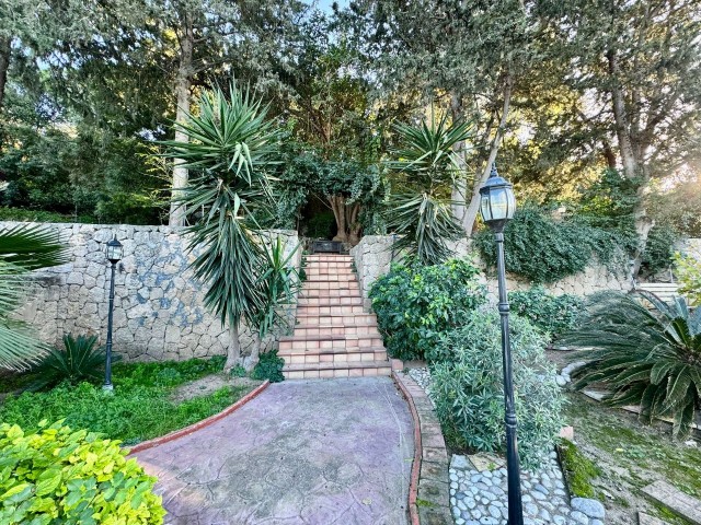 EINE HERRLICHE VILLA MIT EINZIGARTIGER ELEGANZ UND KOMFORT IN DER REGION GIRNE ÇATALKÖY.