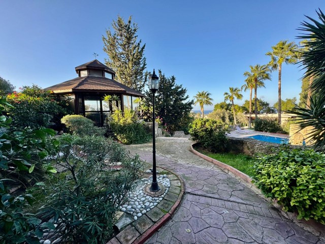 EINE HERRLICHE VILLA MIT EINZIGARTIGER ELEGANZ UND KOMFORT IN DER REGION GIRNE ÇATALKÖY.