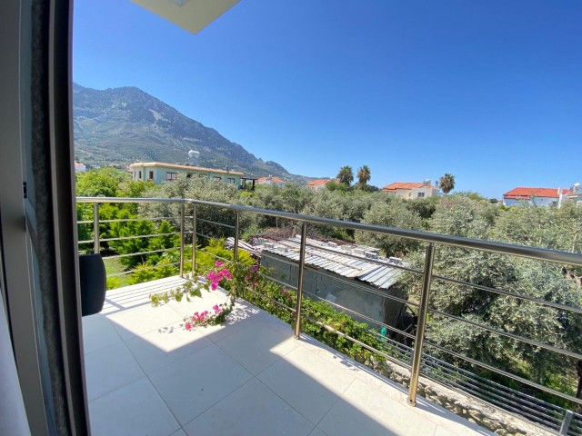 LUXUSMÖBLIERTE 3+2-VILLA ZUM VERKAUF IN DER REGION KYRENIA LAPTA