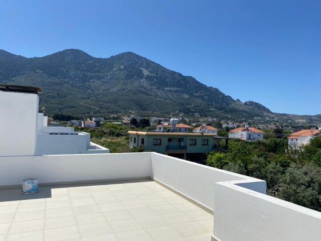 LUXUSMÖBLIERTE 3+2-VILLA ZUM VERKAUF IN DER REGION KYRENIA LAPTA