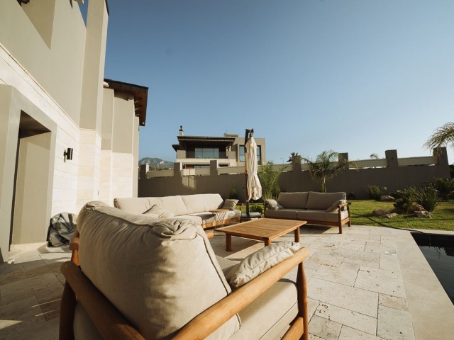 4 BEDROOM LUXURIOUS SEA-FRONT VILLA WITH GARDEN AND LARGE PRIVATE POOL IN ESENTEPE-GIRNE