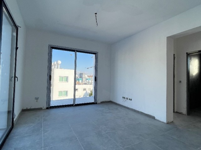 Wunderschönes Penthouse mit 2 Schlafzimmern und türkischem Titel in Gönyeli, Nikosia