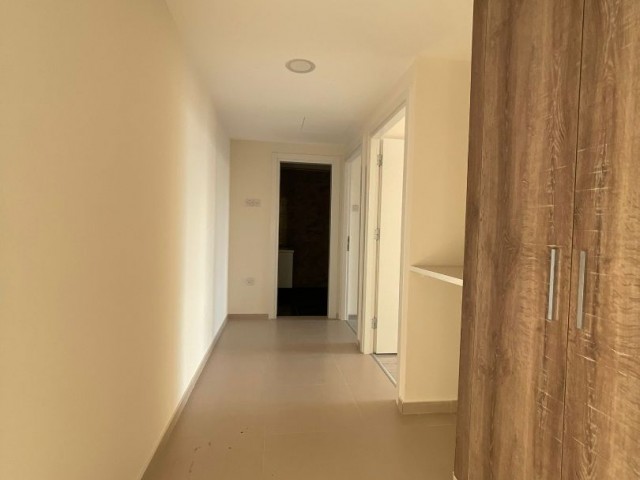 Prime Apartment 2+1 با عنوان ترکی، مجوز تجاری و مناظر خیره کننده در Yenikent دروازه شما برای زندگی آرام و فرصت های تجاری است!