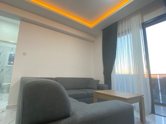 Şehir manzarasıyla göz kamaştıran ve dağ manzarasıyla huzur veren bu 2+1 lüks daire, Kızılbaş bölgesinde kiralık! Modern tasarımı ve sunduğu olanaklar ile bu fırsatı kaçırmayın.