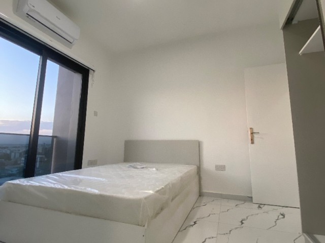 Şehir manzarasıyla göz kamaştıran ve dağ manzarasıyla huzur veren bu 2+1 lüks daire, Kızılbaş bölgesinde kiralık! Modern tasarımı ve sunduğu olanaklar ile bu fırsatı kaçırmayın.