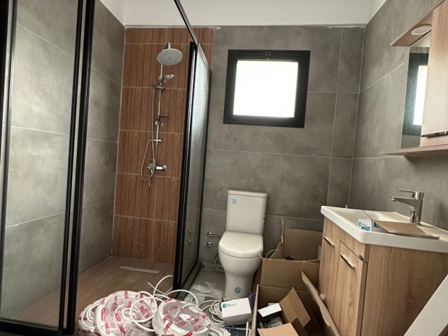 Lefkoşa'da tamamı en-suite banyolu 3 yatak odalı satılık daire