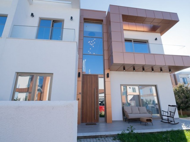 EIN TRAUM – 3+1 LUXUSVILLA MIT GROSSEM GARTEN UND GERÄUMIGEM MEERBLICK IN OZANKÖY, GIRNE