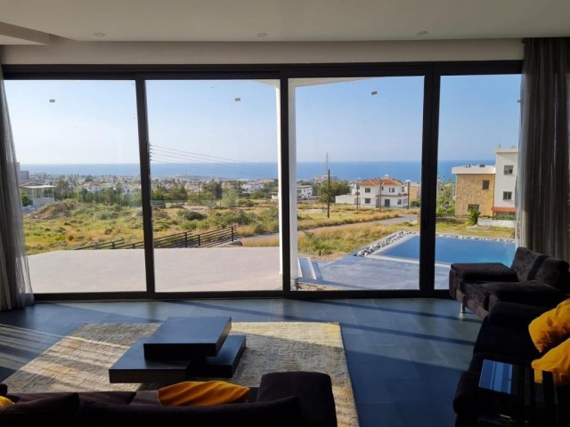 Girne-Çatalköy'de Günlük Kiralık Lüks 4 Yatak Odalı Villa